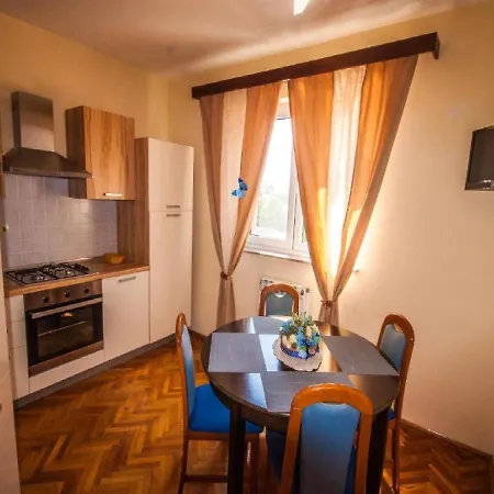 Amalia Apartment