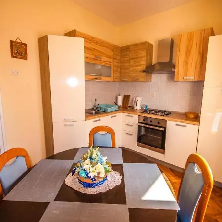 Amalia Apartment
